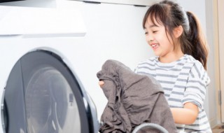 衣服泡臭了该如何清理 衣服泡臭了该如何清理呢