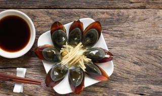 红椒皮蛋拌香菜怎么做 红椒皮蛋拌香菜怎么做的