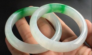 翡翠手镯适合什么年龄（翡翠手镯适合什么年龄的女人戴）