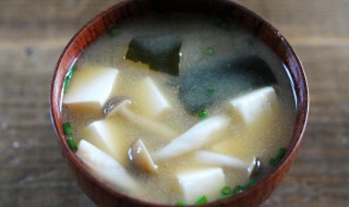日式味噌汤怎么做（日本过年吃的那个味噌汤怎么做）