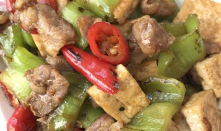 青椒肉片炒花菜怎么做(肉炒花菜怎么做好吃法)