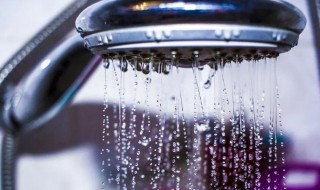 花洒出水小怎么办（花洒出水小怎么办视频）
