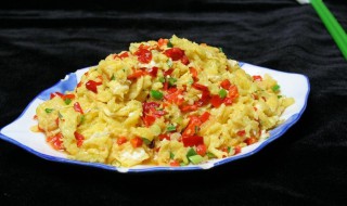 剁椒苦瓜炒鸡蛋怎么做（苦瓜辣椒炒鸡蛋怎么炒）