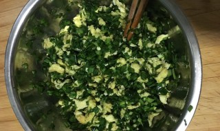 韭菜蛋皮松怎么做（凉拌韭菜鸡蛋皮怎么做）