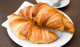 豆沙牛角面包怎么做（牛角豆沙包的做法）