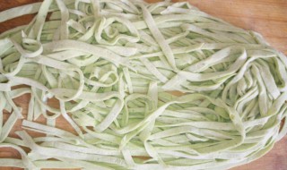 豆豉虾皮菠菜面怎么做 虾仁菠菜面的家常做法窍门