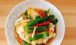尖椒荷包蛋的做法 家常尖椒荷包蛋的做法