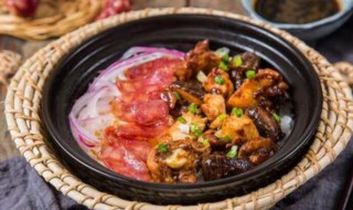 煲仔饭放什么材料好（煲仔饭放什么材料好吃又简单）