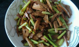 蒜苔清炒豆干（蒜苔清炒豆干的做法）