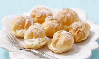 泡芙里面的馅是什么（泡芙里面的馅是什么酱）