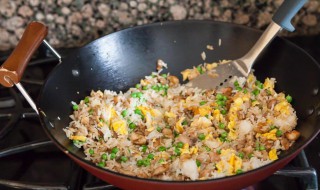 鸡肉豌豆菠萝炒饭 鸡肉豌豆菠萝炒饭的做法