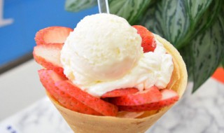 草莓可丽卷怎么做 草莓可乐怎么做
