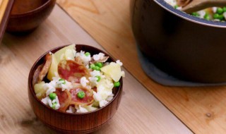 香肠土豆焖饭的做法(香肠土豆焖饭的做法电饭煲)