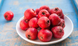 生山楂和炒山楂区别（生山楂跟炒山楂区别）