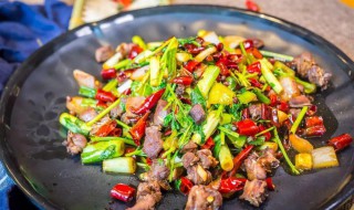椒香辣炒鸡怎么做（怎样炒鸡辣椒）