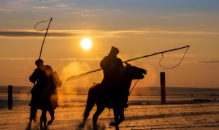 套马杆原唱歌词 套马杆原唱歌词歌谱