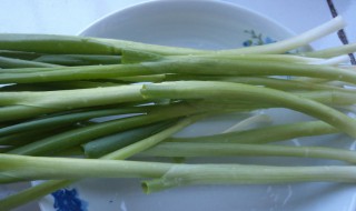简单步骤教你如何把葱清洗干净 葱的清洗方法