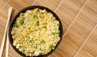 鲜鱿香葱蛋炒饭的做法（鲜鱿香葱蛋炒饭的做法图片）