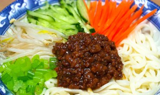 百吃不厌炸酱面的做法 百吃不厌炸酱面的做法大全