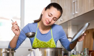 羊肚菌乌鸡汤的做法（乌鸡羊肚菌汤的做法大全家常）