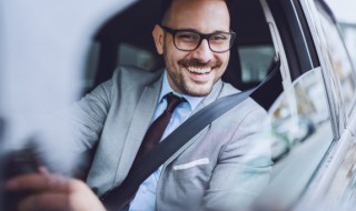 洗车后车门冻住了怎么办 洗完车车门冻住了怎么办