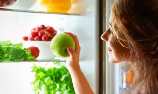 冰箱上层结冰怎么处理（冰箱上层结冰块怎么办）