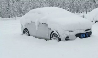 下雪天开车玻璃结冰怎么办（车玻璃有雪结冰怎么办）