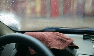 电动汽车怎样解决玻璃起雾（电动汽车车窗起雾怎么办）