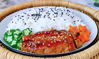 鸡排盖饭怎么做（鸡排盖饭做法）