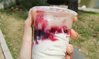 摇摇奶昔怎么做（草莓摇摇奶昔怎么做）