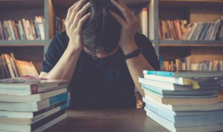 满天飞的意思（满天飞意思差不多的词）