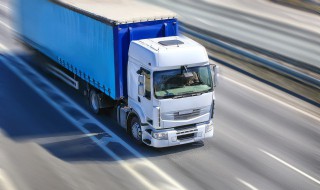 道路结冰能上高速吗（道路结冰能上高速吗现在）