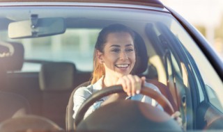 雪天结冰怎么开车（冬天结冰怎么开车）