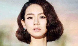 45岁女人圆脸适合什么发型（45岁女人圆脸适合什么发型短发）