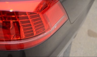 尾灯塑料壳修复（尾灯塑料壳修复闹能过年检吗）