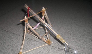 怎样将两个皮筋连接起来?(怎样将两个皮筋连接起来用)