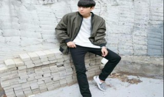 男的怎么穿衣服能把气场强大(男的怎么穿衣服才有气质)