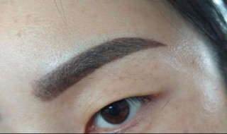 纹眉后周围皮肤变白 纹眉后周围皮肤变白了