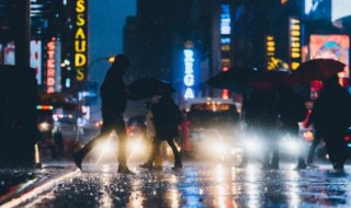 适合发qq动态的短句（适合发qq动态的短句）