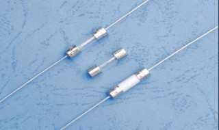 cb190如何换保险丝（cb190r摩托车保险丝在哪里）