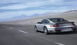 自动挡两脚油门技巧（自动挡两脚油门怎么踩）