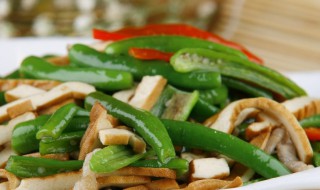 青椒炒肉丝营养价值（青椒炒肉丝营养价值及功效）