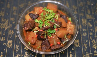 白萝卜烧牛肉的家常做法 白萝卜烧牛肉的家常做法川菜