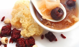 冰糖银耳怎么做好吃（冰糖银耳羹怎么做好吃）