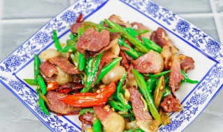 尖椒炒腊肉怎么做好吃（尖椒炒腊肉怎么做好吃不辣）