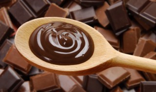 巧克力与牛奶一起煮可以做成热巧克力吗 巧克力与牛奶怎样做成热巧克力