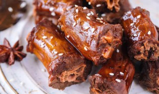 鸭脖子怎么做好吃（鸭脖子怎么做好吃又简单）