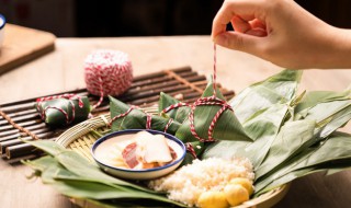 粽香糯米饭的做法（粽香糯米饭的做法和配方）