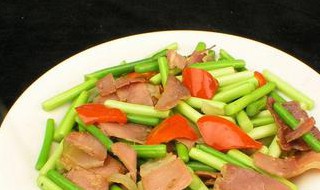 蒜薹炒云腿肉的做法（火腿炒蒜薹）