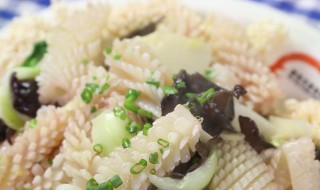 三鲜烩鱿鱼怎么做 三鲜烩鱿鱼怎么做的